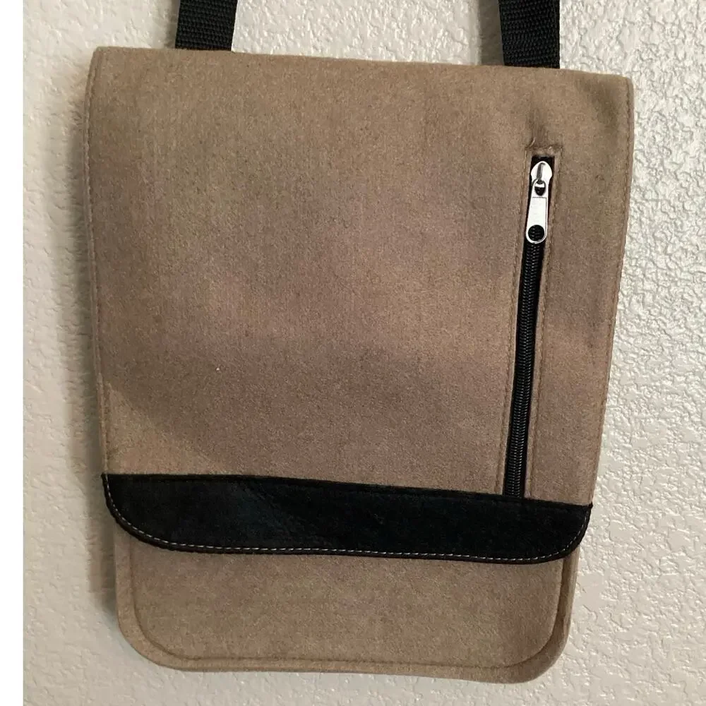 NWOT Travelwell Eco Felt Tablet Beige Bag crossbody Mini Tablet Messenger